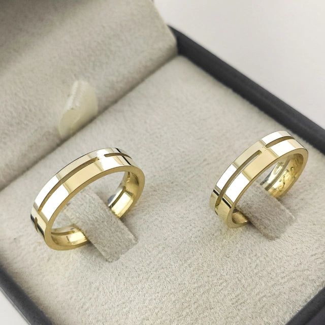 Aliança Reta 4.5 mm em Ouro 18K Hanôver